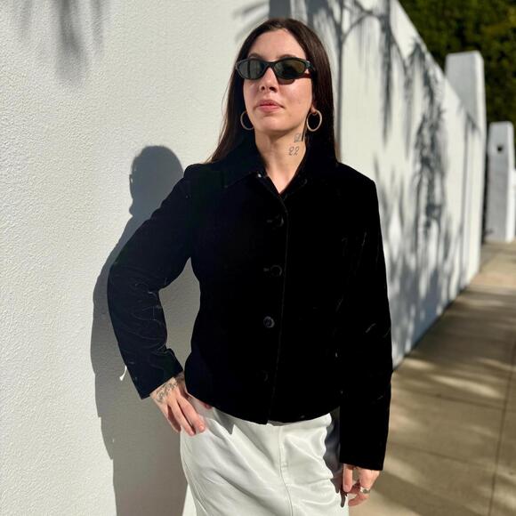 VTG Black Crushed Velvet Jacket Goth Short Boxy Blazer Velvet Cropped Size 4 - Picture 1 of 9